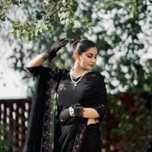Andheri Royalty in Black